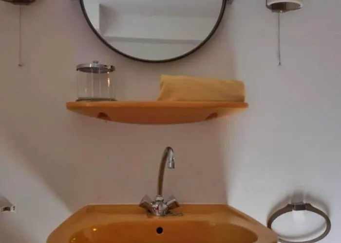 Hébergement de vacances Cozy House With Courtyard