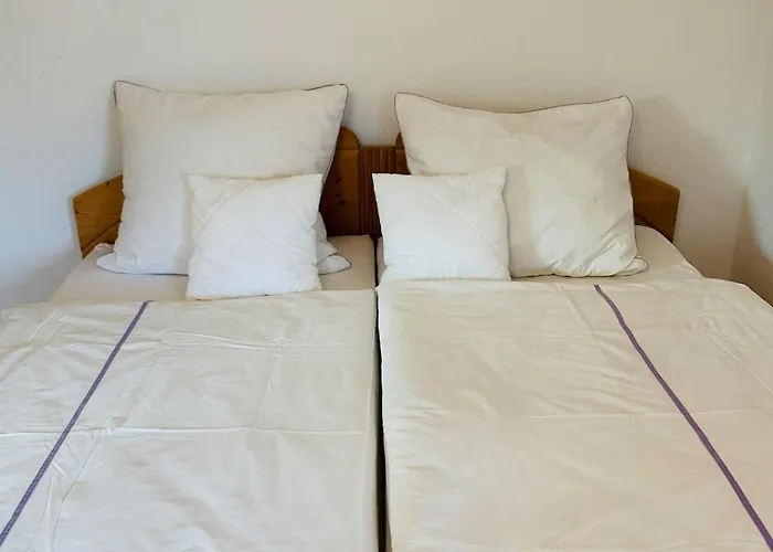 Cozy House With Courtyard Hébergement de vacances