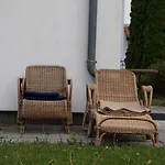 Cozy House With Courtyard Semesterbostad *