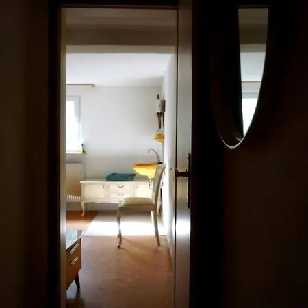 Сasa de vacaciones Cozy House With Courtyard