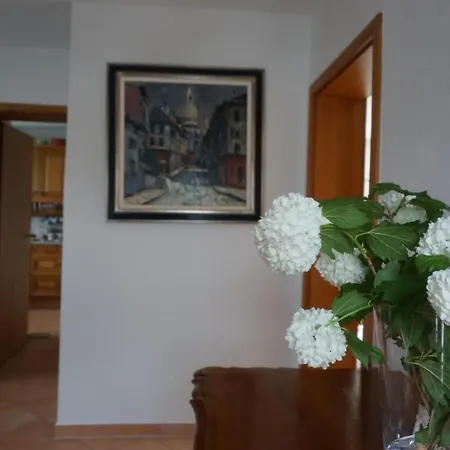 Сasa de vacaciones Cozy House With Courtyard