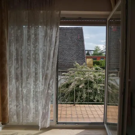 Cozy House With Courtyard Сasa de vacaciones *