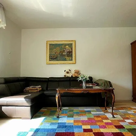 Сasa de vacaciones Cozy House With Courtyard Múnich