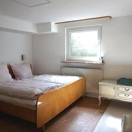 Cozy House With Courtyard Múnich