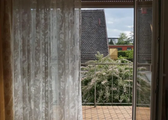 Cozy House With Courtyard Dom wakacyjny