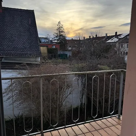 Cozy House With Courtyard 別荘