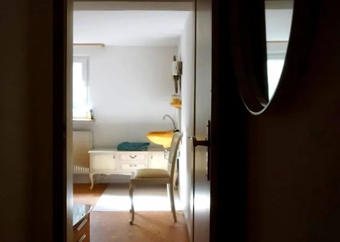 Дом отдыха Cozy House With Courtyard